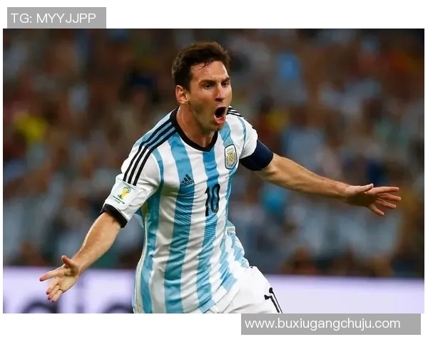 足球明星背后的故事与瞬间全景展示，揭示他们不为人知的一面