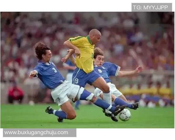 足球明星获奖盛典精彩瞬间回顾与幕后花絮分享